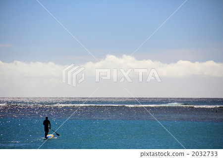 Clouds of Waikiki and paddle surfing 2032733