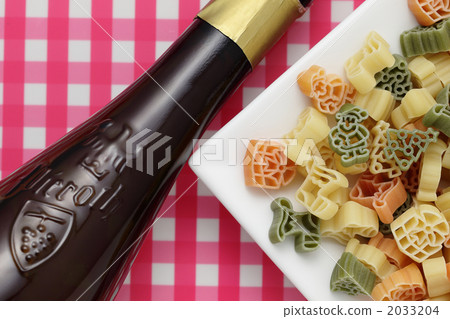Christmas pasta and wine bottle 2033204