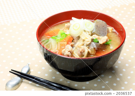 Miso soup with pork and vegetables Miso soup with pork and vegetables 2036537