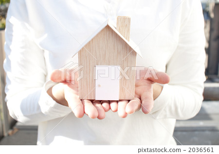 holding, keep, keeping 2036561