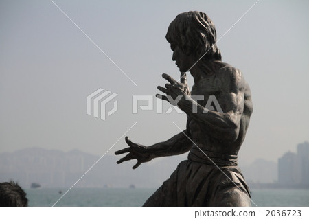 Bruce Lee statue 2036723