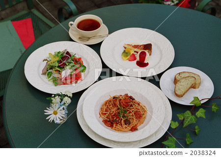 Pasta lunch 2038324