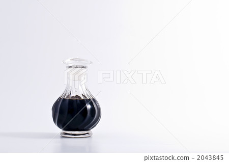 tabletop bottle, was dispensed soy sauce, flavor enhancer 2043845