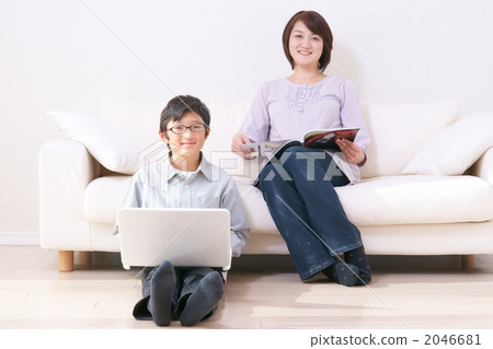 Family in the living room 2046681