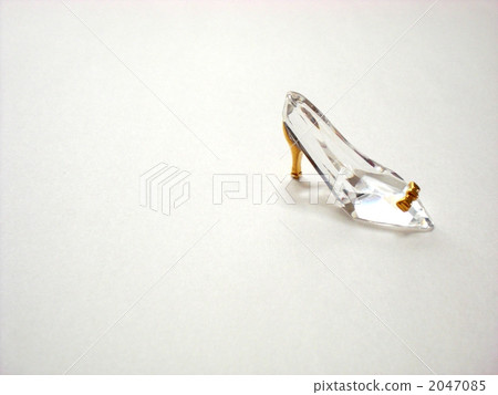 Glass shoes 2047085