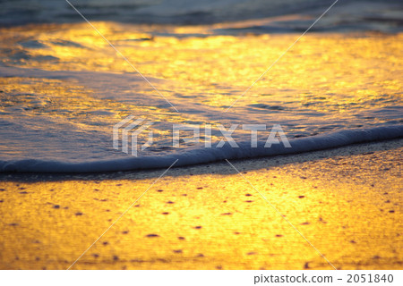 A golden beach at the edge A golden beach at the edge 2051840