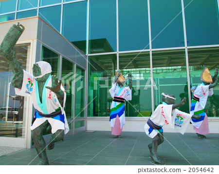 在德島機場入口處的阿波大通雕像 在德島機場入口處的阿波大通雕像 2054642