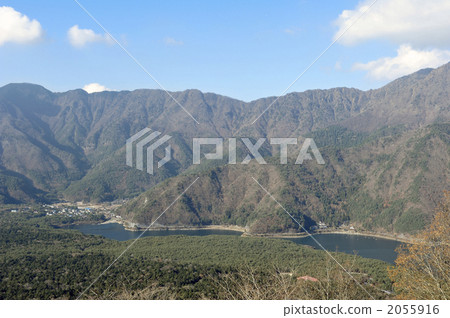 West Lake from the autumn foliage West Lake from the autumn foliage 2055916