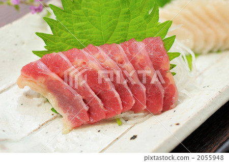 Assorted three horse cards. 2055948