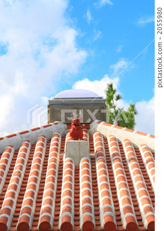 紅色瓦片屋頂沖繩島Shisa風景 2055980