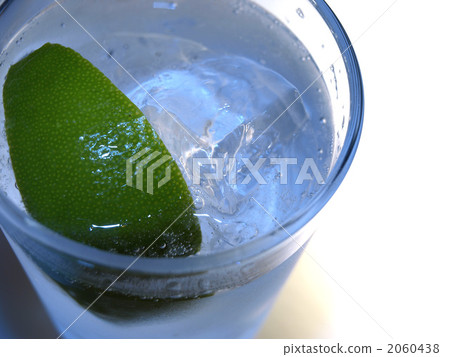vodka tonic, gin rickey, rum tonic 2060438