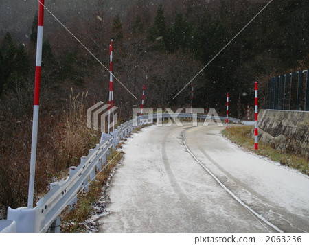 A road sign for snow removal is essential in the snow country 2063236