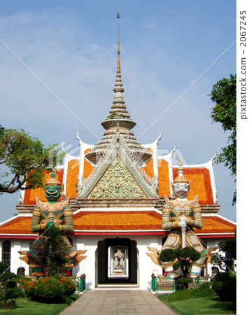 Wat Arun 2067245
