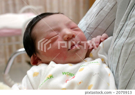 Newborn 2070913