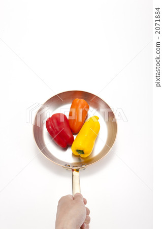 Vegetables and frying pan Vegetables and frying pan 2071884