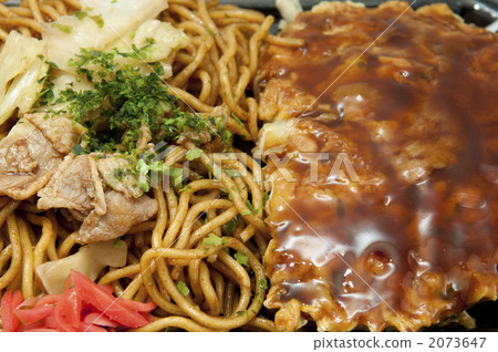Okonomiyaki and sauce yakisoba 2073647