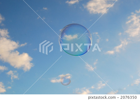 氣泡在天空中飛翔 氣泡在天空中飛翔 2076350