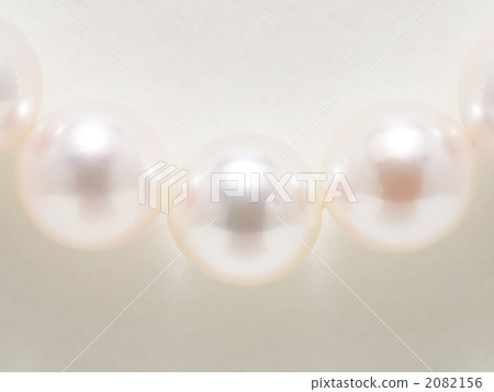 Close-up of Akoya pearl 9 mm necklace center. 2082156