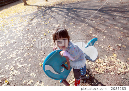 在公園玩遊樂場設備 2085283