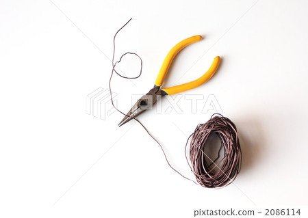 Rusted radio pliers and copper wire 2086114