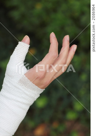 Body parts One woman (Hand injury treatment patient injury treatment injury treatment scratch) 2086964