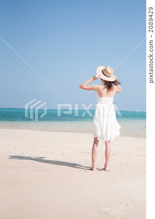 A woman standing behind the sea 2089429
