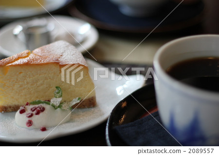Cheesecake and coffee 2089557