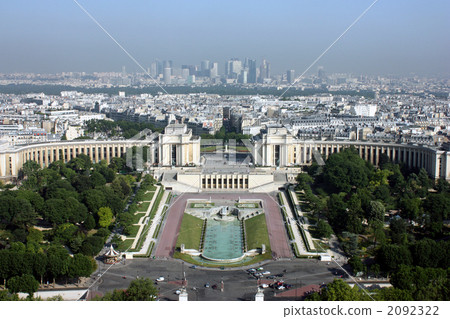 The Palais de Chayill from Paris' Eiffel Tower and the Paris suburbs 2092322