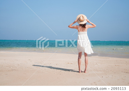 A woman standing behind the sea A woman standing behind the sea 2093113