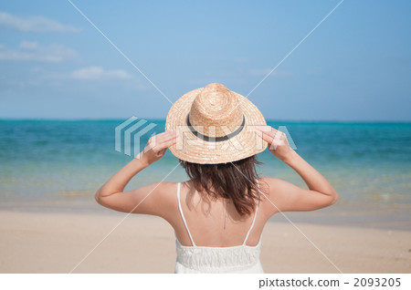 站立在海後的婦女 2093205