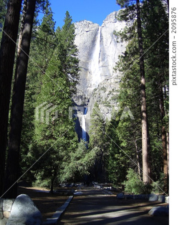 Yosemite Falls 2095876