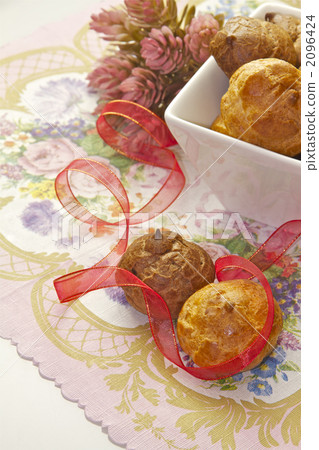 petite cream puff, snack, baked good 2096424