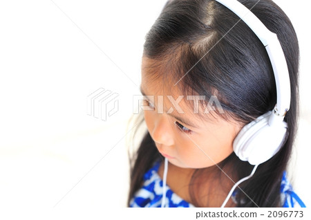 孩子們聽音樂 2096773