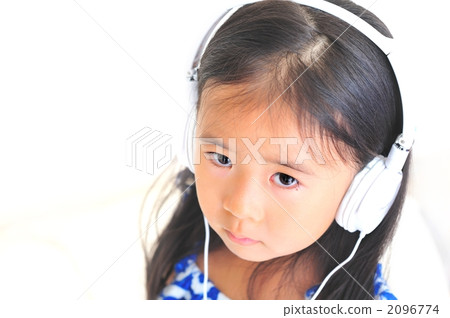 孩子們聽音樂 2096774