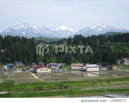 echigo sanzan, row of houses, every door 2099573