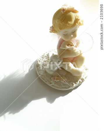 Girls' ornament in light 2103698