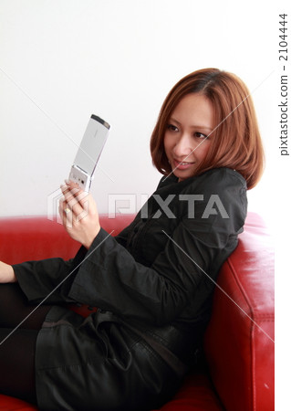 Beauty and cell phone mail 2104444