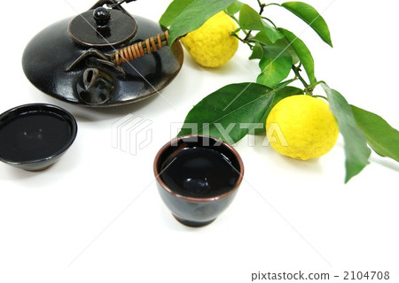 A cup of citrus fruits 2104708