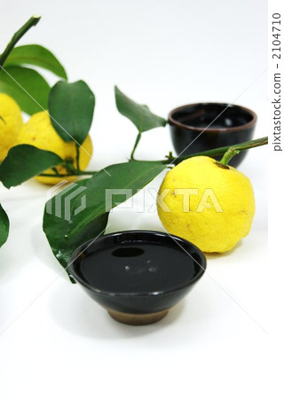 A cup of citrus fruits 2104710