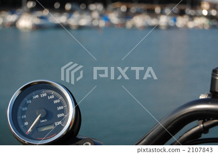 望著大海··· 2107843