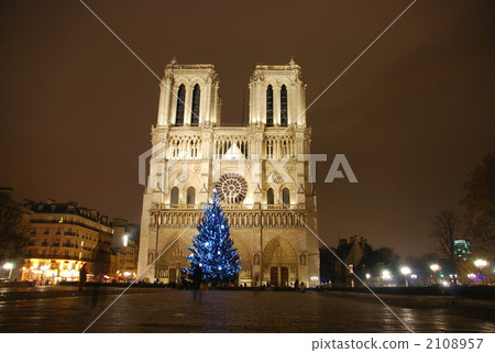 Night view of Notre Dame Cathedral Night view of Notre Dame Cathedral 2108957