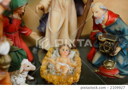 聖誕節自然寶藏將寶藏奉獻給馬槽的耶穌基督 聖誕節自然寶藏將寶藏奉獻給馬槽的耶穌基督 2109927