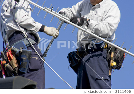 Worker to do antenna maintenance 2111406