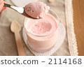Fluffy and strawberry mousse 2114168
