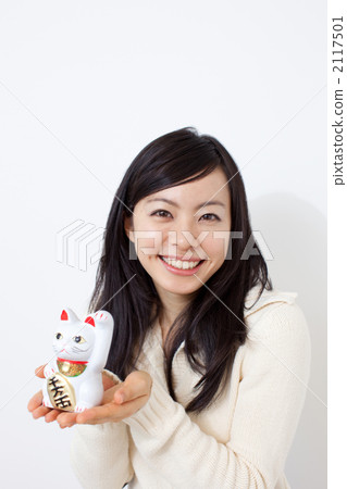 Invincible cat and girl 2117501