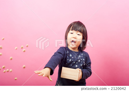 A bean-throwing girl A bean-throwing girl 2120042