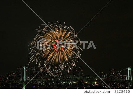 彩虹橋和煙花 2128410