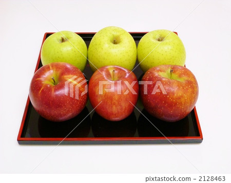 Apples and green apples on the tray 2128463