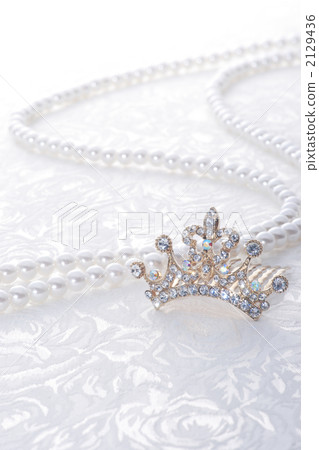 hair ornaments  2129436