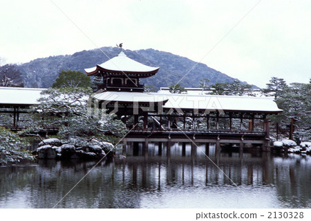 Snow scene of Kyoto Heian Shrine 2130328